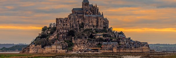 Klasztor, Mont Saint Michel, Opactwo św Archanioła, Francja, Normandia