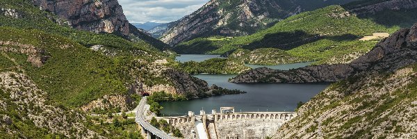 Zbiornik, Jeziora, Hiszpania, Zapora, Chmury, Prowincja Lleida, Tama, Zapora, Katalonia, Embalse de Oliana, Most, Drzewa, Góry