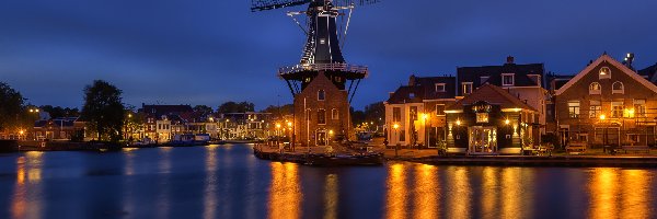 Haarlem, Rzeka Spaarne, Noc, Holandia, Wiatrak, Domy