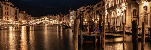 Most Rialto, Oświetlone, Włochy, Wenecja, Domy, Kanał, Canal Grande, Noc