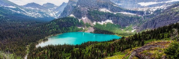 Skały, Drzewa, Park Narodowy Glacier, Grinnell Lake, Jezioro, Stany Zjednoczone, Stan Montana, Góry, Chmury