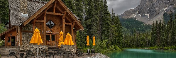 Park Narodowy Yoho, Cilantro on the Lake, Kanada, Góry, Parasole, Jezioro, Emerald Lake, Restauracja, Dom, Kolumbia Brytyjska