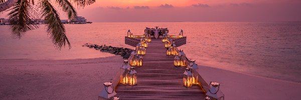 Malediwy, Pomost, Lampiony, Zachód słońca, Morze, Palma, Stół