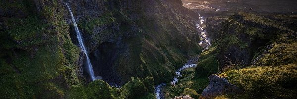 Wschód słońca, Wodospad Haifoss, Góry, Chmury, Rzeka Fossa, Islandia
