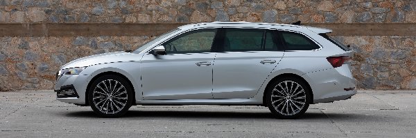 2020, Skoda Octavia Combi, Srebrna