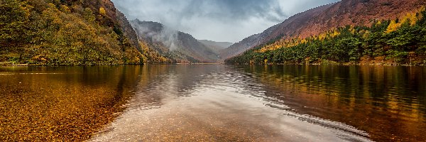 Jezioro, Lasy, Irlandia, Dolina Glendalough, Drzewa, Upper Lake, Góry Wicklow, Jesień