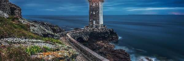 Francja, Skały, Rośliny, Kermorvan lighthouse, Latarnia morska, Gmina Conquet, Morze