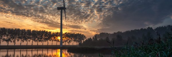 Holandia, Chmury, Wiatrak, Wschód słońca, Rzeka Haringvliet, Middelharnis, Drzewa