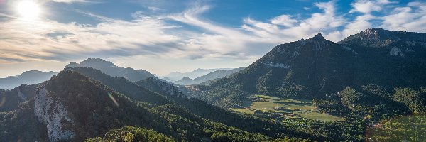 Berga, Góry, Katalonia, Niebo, Dolina, Słoneczny, Serra de Queralt, Chmury, Drzewa, Dzień, Lasy, Hiszpania