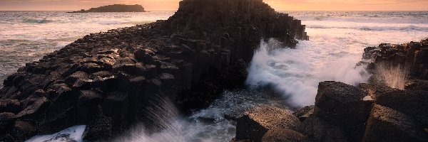 Bazaltowe, Morze Tasmana, Australia, Nowa Południowa Walia, Fale, Skały, Fingal Head, Zachód słońca