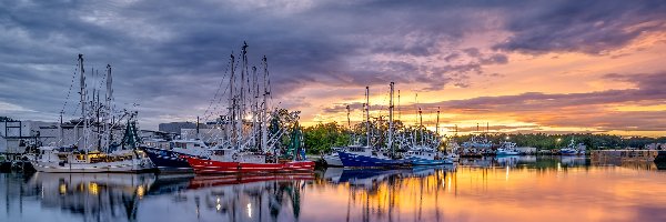 Port, Drzewa, Żaglówki, Chmury, Zachód słońca