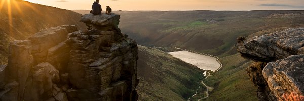 Jezioro, Człowiek, Skały, Park Narodowy Peak District, Greenfield Brook, Saddleworth, Pies, Rzeka, Greenfield Reservoir, Anglia, Zbiornik, Góra