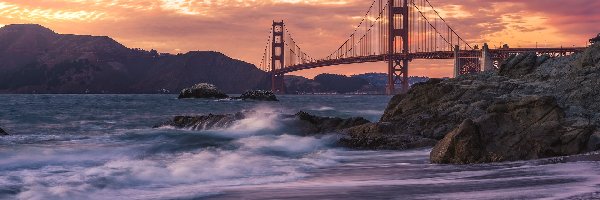 Cieśnina Golden Gate, Fale, Golden Gate, Most, Zachód słońca, Stany Zjednoczone, Kalifornia, Skały, San Francisco