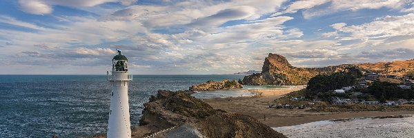 Domy, Morze, Castlepoint Lighthouse, Latarnia morska, Wybrzeże, Nowa Zelandia, Wellington, Skały, Chmury