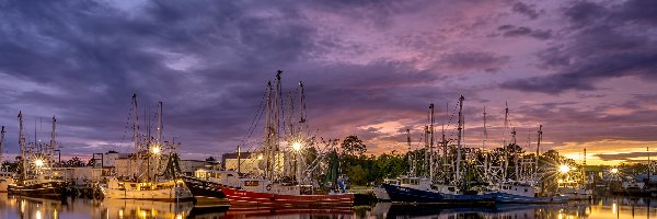 Zachód słońca, Drzewa, Światła, Chmury, Żaglówki, Port
