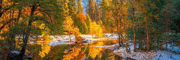 Śnieg, Góra, Kalifornia, Drzewa, Rzeka, Merced River, Jesień, Park Narodowy Yosemite, Half Dome, Stany Zjednoczone