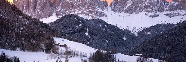 Dolina, Dolomity, Włochy, Kościół, Zima, Wieś, Santa Maddalena, Góry, Masyw Odle, Val di Funes