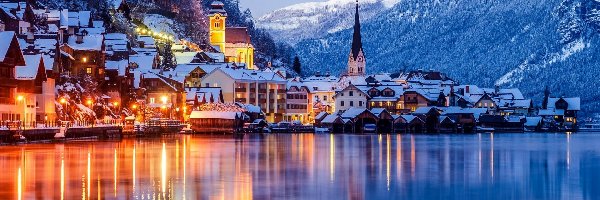 Kościół, Hallstatt, Zima, Domy, Alpy Salzburskie, Jezioro, Hallstattersee, Austria, Góry, Zmrok