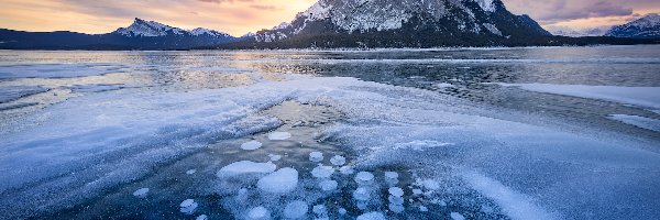 Abraham Lake, Jezioro, Zima, Canadian Rockies, Góry, Kanada, Alberta, Zamarznięte, Lód