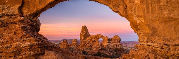 Turret Arch, Formacja skalna, Park Narodowy Arches, Utah, Stany Zjednoczone, Wschód słońca, Skalne, Skały, Łuki