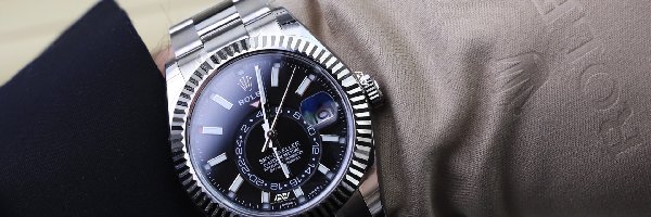 Rolex Sky Dweller, Zegarek