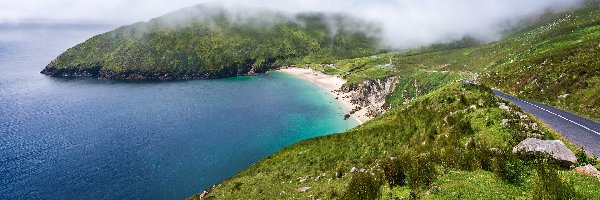 Keem Beach, Plaża, Zatoka, Mgła, Keem Bay, Irlandia, Morze, Góry, Wyspa Achill, Droga