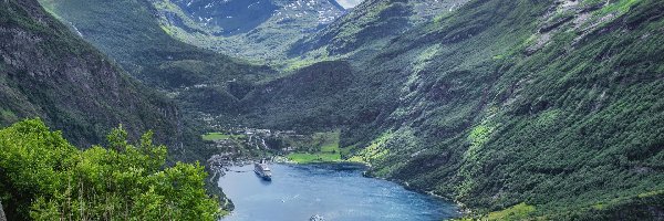 Statki pasażerskie, Chmury, Norwegia, Gmina Stranda, Lasy, Fiord Geirangerfjorden, Wioska Geiranger, Góry