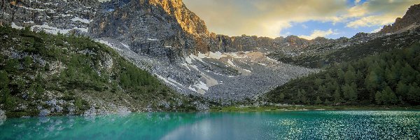 Jezioro Sorapis, Dolomity, Włochy, Prowincja Belluno, Masyw Sorapiss, Drzewa, Lasy, Góry