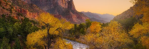 Drzewa, Park Narodowy Zion, Stany Zjednoczone, Kamienie, Góra Watchman, Rzeka, Virgin River, Jesień, Góry, Stan Utah