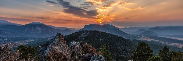 Stany Zjednoczone, Góry, Drzewa, Skały, Park Narodowy Gór Skalistych, Kolorado, Wschód słońca