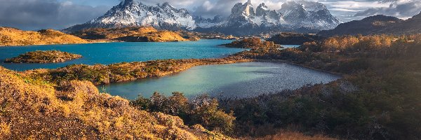 Cordillera del Paine, Park Narodowy Torres del Paine, Chmury, Góry, Jeziora, Chile, Patagonia