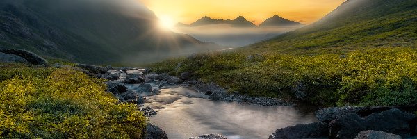 Wschód słońca, Dolina, Góry, Romsdalen, Norwegia, Kamienie, Rzeka Rauma
