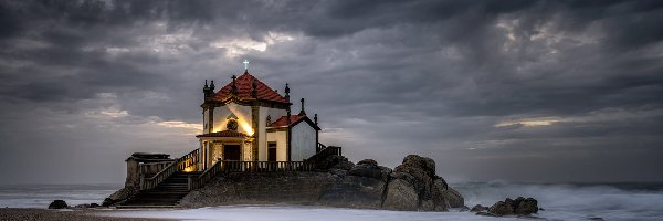 Chmury, Morze, Kościół, Praia de Miramar, Portugalia, Skały, Senhor da Pedra