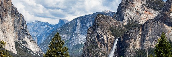 Wodospad, Góry, Stany Zjednoczone, Kalifornia, Sierra Nevada, Drzewa, Lasy, Park Narodowy Yosemite
