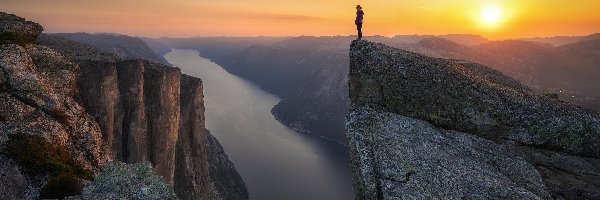 Kobieta, Fiord Lysefjorden, Skały, Zachód słońca, Gmina Forsand, Norwegia