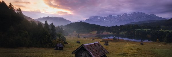 Chmury, Domki, Niemcy, Alpy, Drzewa, Lasy, Góry, Drewniane, Jezioro Geroldsee, Bawaria