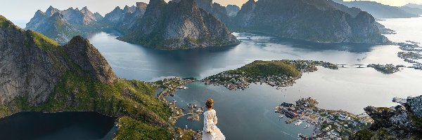 Lofoty, Domy, Góry, Norwegia, Morze Północne, Kobieta, Wioski