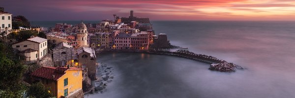 Morze, Zachód słońca, Domy, Vernazza, Cinque Terre, Włochy, Liguria