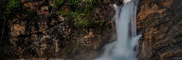 Rzeka, Drzewa, Running Eagle Falls, Wodospad, Skały, Stany Zjednoczone, Montana, Park Narodowy Glacier, Chmury