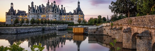 Drzewa, Rzeka Cosson, Zamek, Chambord, Francja, Most, Chateau de Chambord