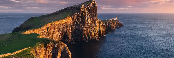 Półwysep Duirinish, Neist Point Lighthouse, Skały, Wybrzeże, Morze Szkockie, Szkocja, Chmury, Latarnia morska, Wyspa Skye