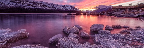 Kamienie, Wschód słońca, Norwegia, Okręg Innlandet, Oblodzone, Góry, Ron, Jezioro Vasetvatnet