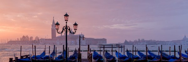 Chmury, Canal Grande, Włochy, Bazylika San Giorgio Maggiore, Przystań, Gondole, Łodzie, Cieśnina, Latarnia, Wenecja