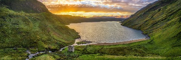 Irlandia, Dom, Góry Derryveagh, Altan Lough, Jezioro, Hrabstwo Donegal, Zachód słońca