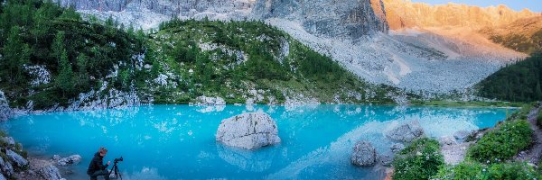 Jezioro Sorapis, Masyw Sorapiss, Góry, Prowincja Belluno, Włochy, Fotograf, Drzewa, Dolomity, Kamienie
