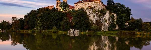 Drzewa, Rzeka Wisła, Opactwo Benedyktynów, Klasztor, Kościół, Polska, Kraków, Wzgórze Klasztorne, Tyniec