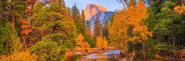 Jesień, Kalifornia, Góra Half Dome, Drzewa, Park Narodowy Yosemite, Rzeka, Merced River, Stany Zjednoczone