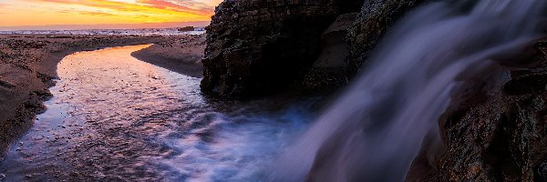 Morze, Piasek, Plaża, Zachód słońca, Skały