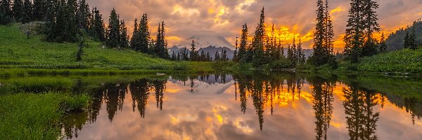 Zachód słońca, Góry, Stany Zjednoczone, Odbicie, Tipsoo Lake, Drzewa, Chmury, Park Narodowy Mount Rainier, Jezioro, Stan Waszyngton