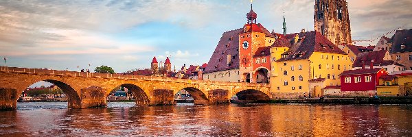Katedra św Piotra, Regensburg, Niemcy, Bawaria, Rzeka Dunaj, Most, Kościół, Miasto Ratyzbona